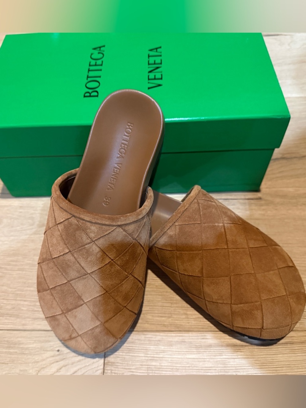 Bottega Veneta's Reggie Flat Mules Soft Suede 39 Caramel